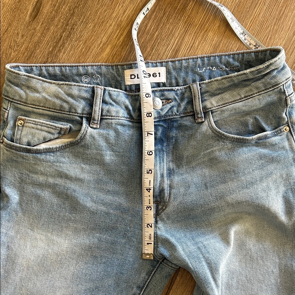 DL1961 Women's Light Blue Cropped Jeans - Picture 7 of 9